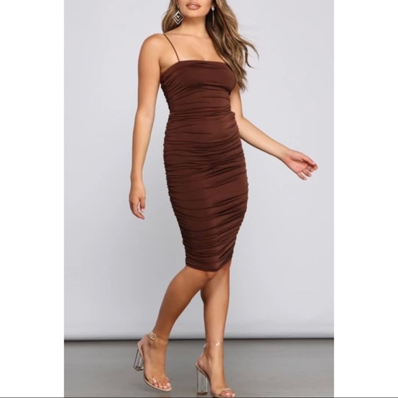 Windsor • “SHE'S A SHOWSTOPPER” RUCHED MIDI DRESS - Picture 2 of 4